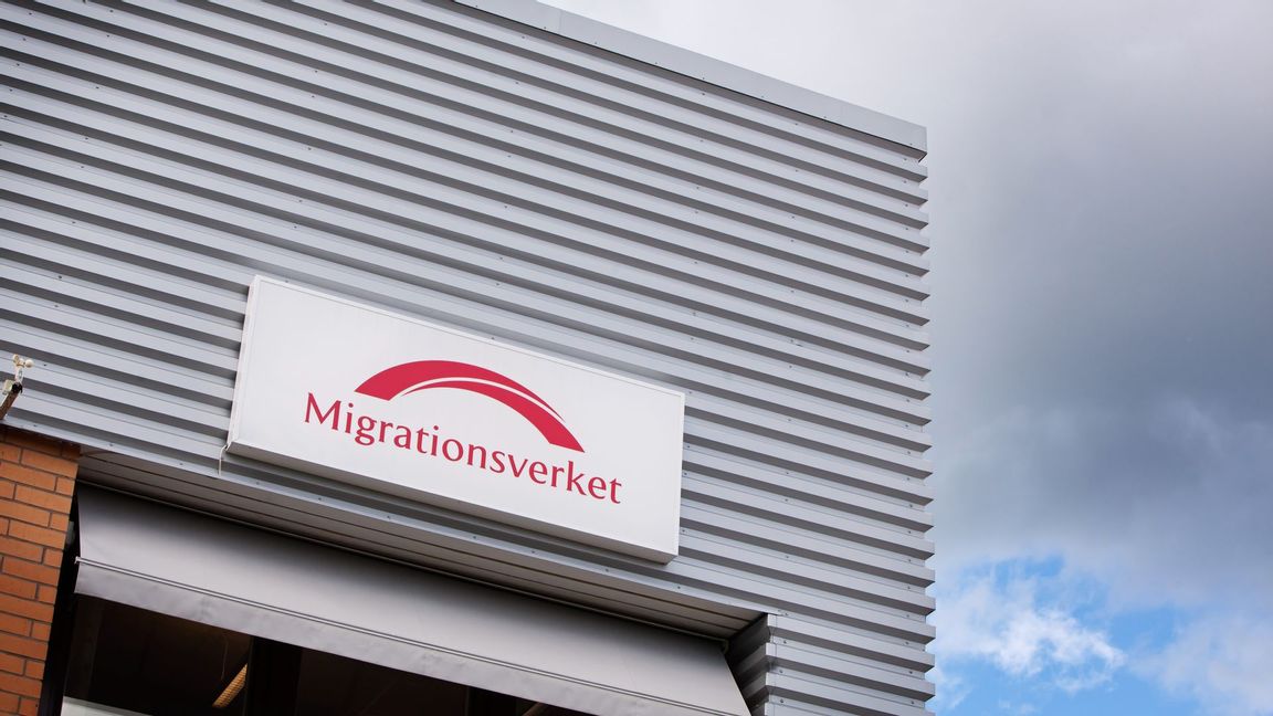 Migrationsverket räknar med att 9 500 utvisade lämnar Sverige frivilligt under 2025. Foto: Susanne Lindholm/TT