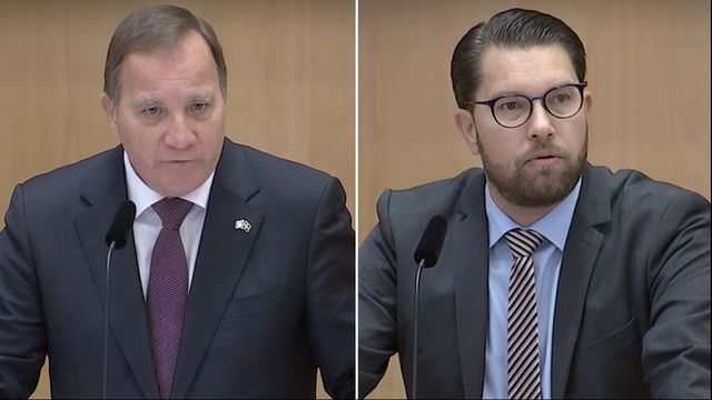 Stefan Löfven (S) och Jimmie Åkesson (SD) var inte överens om mycket i onsdagens partiledardebatt. Men under ett replikskifte avtackade Åkesson Löfven – som gjorde sin sista debatt – med en bok om korvar och en kryddstark korv. Foto: Riksdagen
