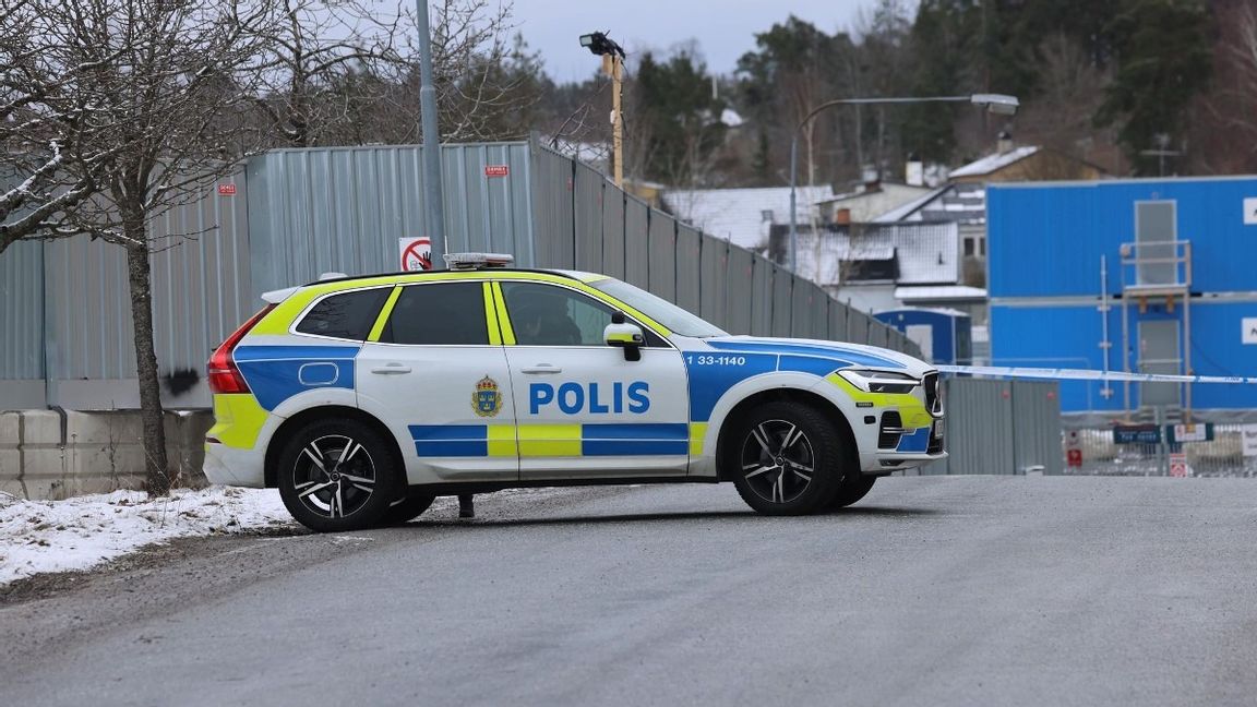 Ett hot i form av ett föremål har riktats mot en industrilokal i Veddesta i Järfälla. Foto: Brottsplats Stockholm