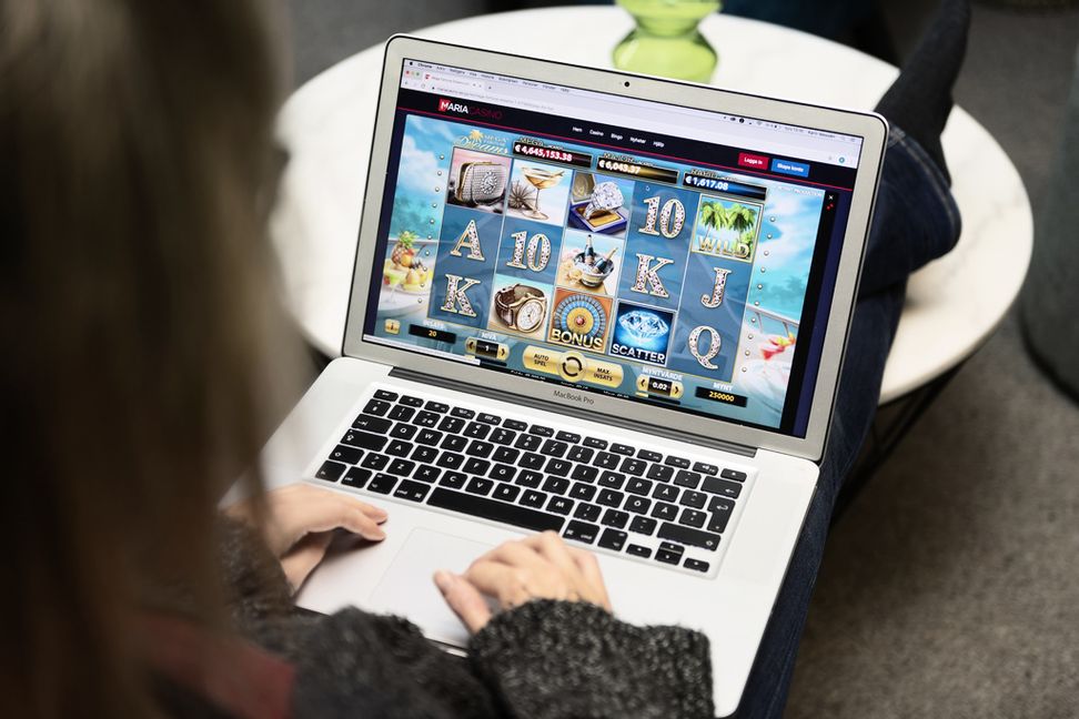 Spelinspektionen gör få kontroller av spelbranschen, anser Riksrevisionen. Arkivbild. Karin Wesslén / TT