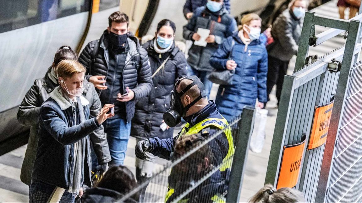 Gränskontrollerna som bland annat utfördes vid tågen mellan Sverige och Danmark ledde till stora förseningar. Foto: 	Johan Nilsson/TT