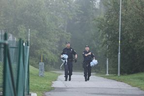 Två män har skjutits i en bil i Järfälla norr om Stockholm. Foto: Caisa Rasmussen/TT