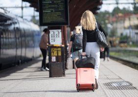 Enligt SJ har tåget stått still msedan i natt på grund av ett kontaktledningsfel som trafikverket ansvarar för. Arkivbild Fredrik Sandberg/TT