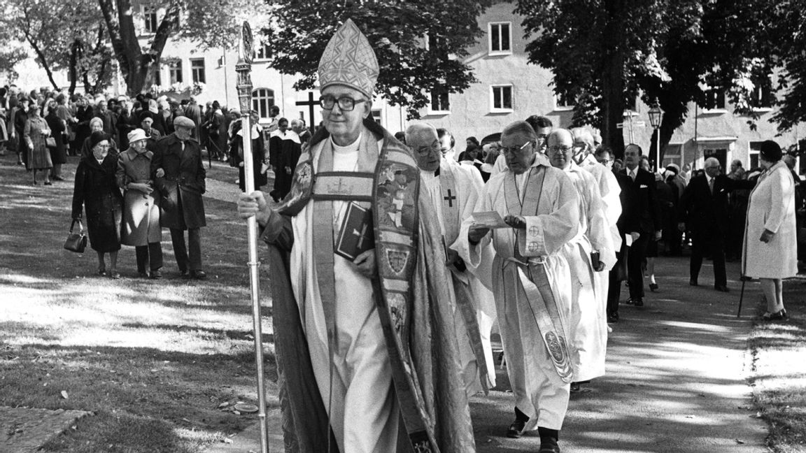 Dåvarande biskopen i Stockholm Lars Carlzon ledde också Förbundet Sverige-DDR. Foto: Leif R Jansson, TT.