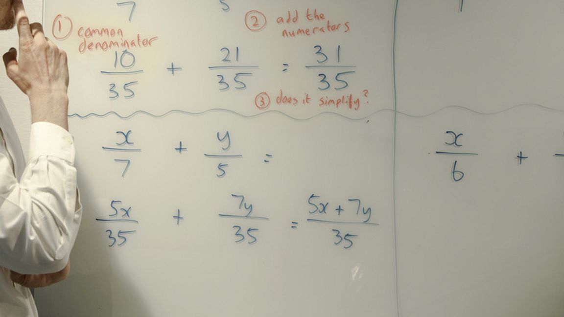 Svenska ekonomistudenter saknar grundkunskaper, enligt larmet. Genrebild utan direkt koppling till texten. Malin Hoelstad/SvD/TT