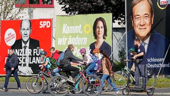 Valaffischer för Olaf Scholz, Annalena Baerbock och Armin Laschet. Foto: Martin Meissner/AP/TT