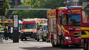 Polis och räddningstjänst på plats där flera personer har blivit påkörda i Malmö. Foto: Mikael Nilsson/TT
