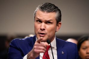 Pete Hegseth, Donald Trumps tilltänkte försvarsminister, i senatsutskottet. Alex Brandon/AP/TT