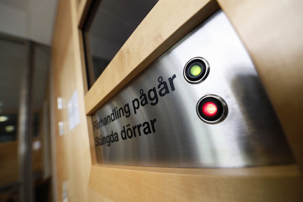 Kvinnan dömdes till rättspsykiatrisk vård efter ett rån i Linköping i februari 2024. På hösten släpptes hon ut i väntan på en plats på rättspsyk, och misstänks nu ha begått ett nytt våldsbrott på fri fot. Foto: Stefan Jerrevång/TT