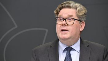 Gunnar Strömmer (M) vill att lagen träder i kraft i februari. Foto: Henrik Montgomery/TT