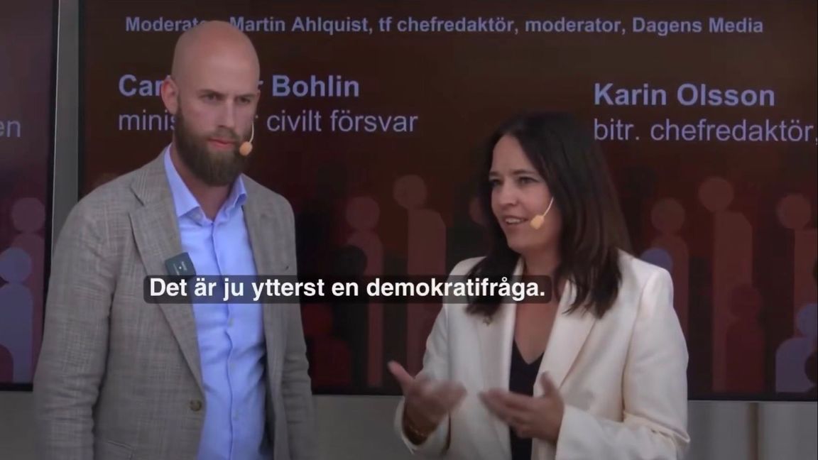 Hur kan delade intervjuer vara en demokratifråga? Bild: Skärmdump/X 
