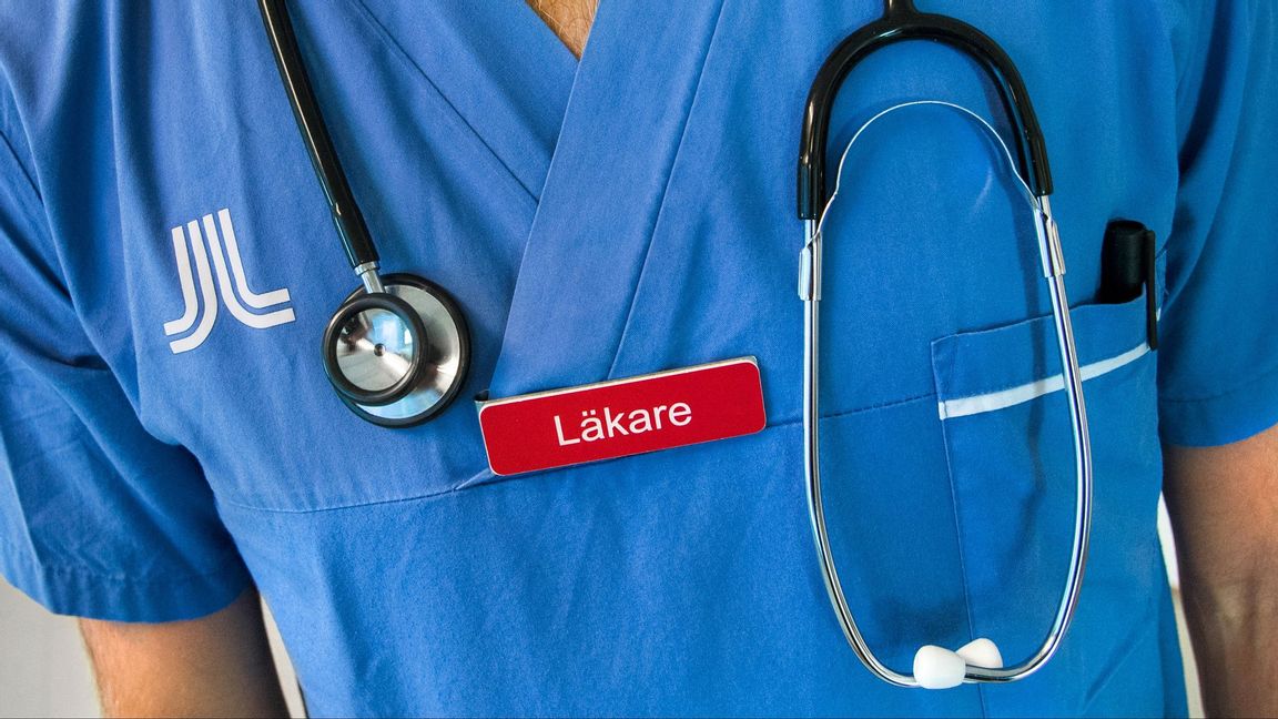 Genrebild. En läkare på Region Östergötland kan inte spela in sina anteckningar i AI-systemet sjukhuset använder - programmet uppfattar nämligen inte skånska särskilt bra. Foto: Claudio Bresciani/TT