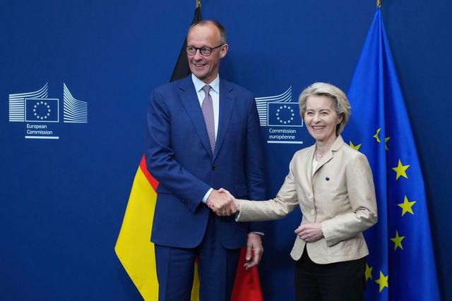 Tysklands förbundskansler Friedrich Merz träffar EU-kommissionens ordförande Ursula von der Leyen i Bryssel. Foto: Virginia Mayo/AP/TT