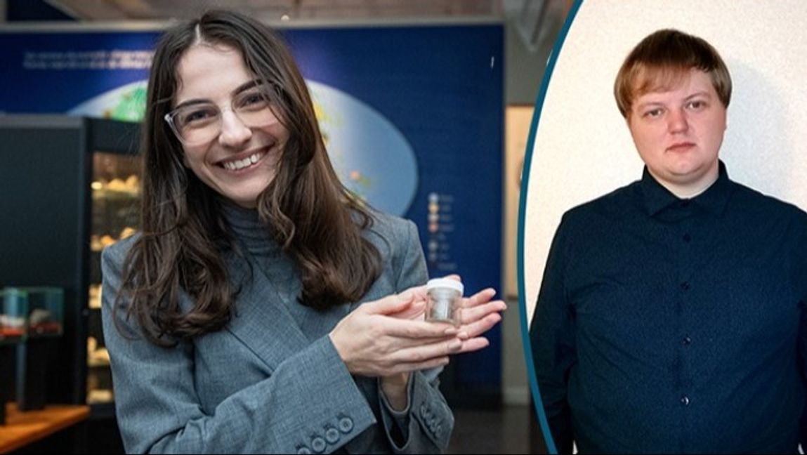 Miljö- och klimatminister Romina Pourmokthari (L) är mycket entusiastisk över en burk innehållandes en bit uran. Om hon vill ha mer är det bara att börja gräva. FOTO: Samuel Steén/TT