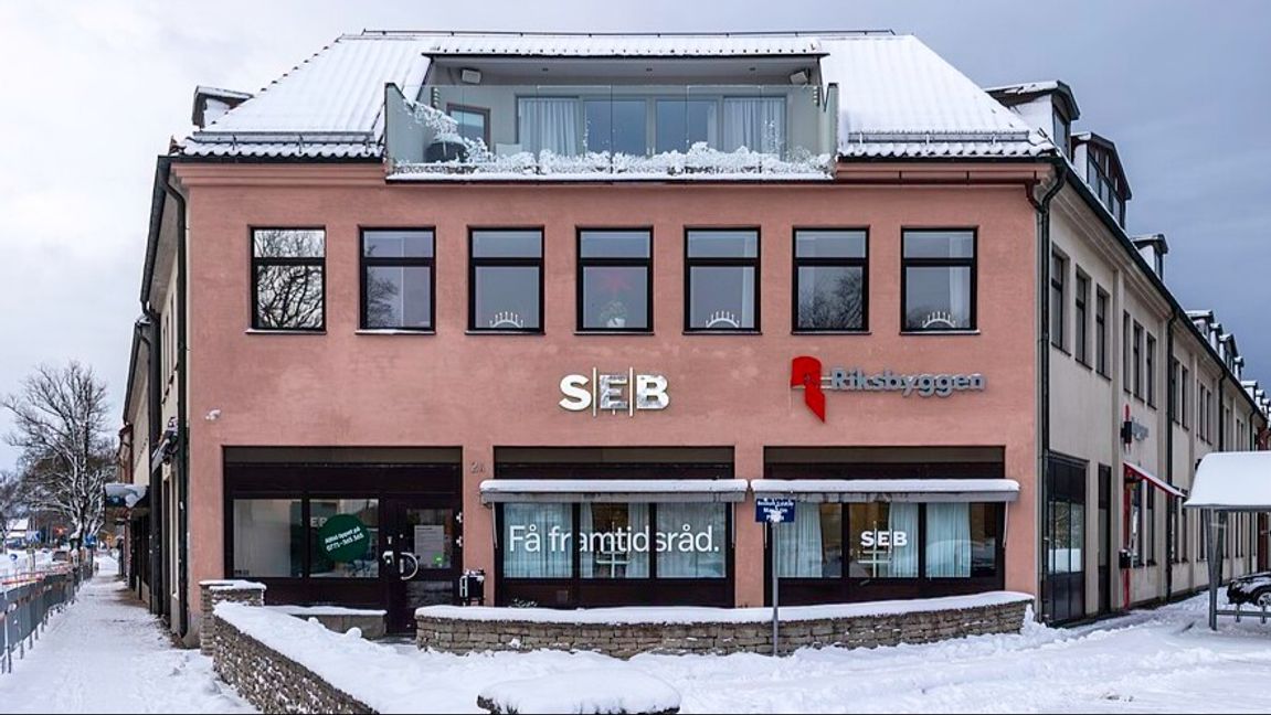 SEB har sänkt rörliga räntan, om än mycket lite. Foto: Bene Riobó ( CC BY-SA 4.0)