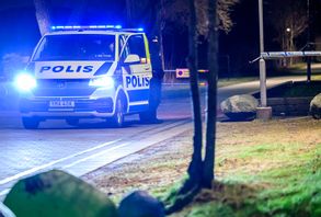 Polis på plats där en skottlossning inträffat, tidigt på torsdagsmorgonen. Johan Nilsson/TT