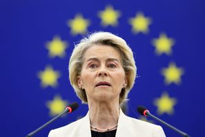 EU-kommissionens ordförande Ursula von der Leyen under ett tal i EU-parlamentet i onsdags. Foto: Antonin Utz/AP/TT