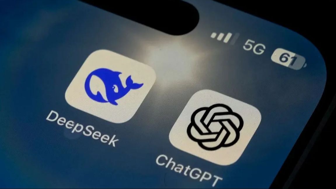 Deepseek har på bara två veckor blivit Sveriges mest nedladdade AI-app för iPhone. Nu varnar Centerpartiet för att appen sprider kinesisk propaganda i svenska skolor. Foto: TT
