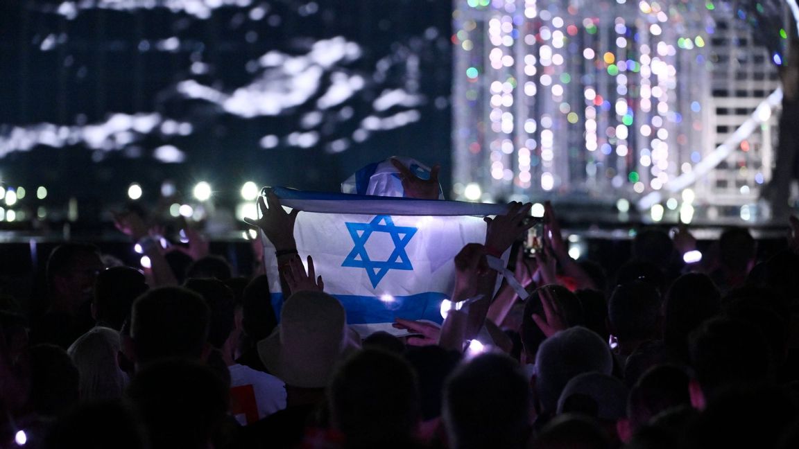 Bild från publikhavet under Eurovision Song Contests andra semifinal 2025. Foto: Jessica Gow/TT