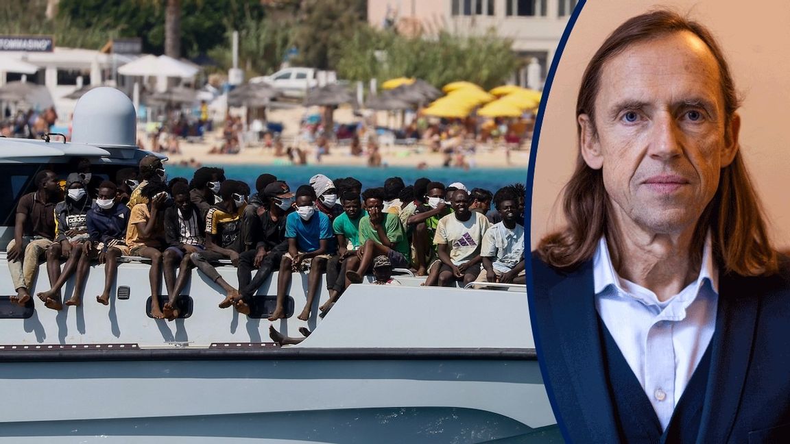 En italiensk kustbevakningsbåt anländer till Lampedusa med migranter som plockats upp på Medelhavet. Foto: Cecilia Fabiano/LaPresse/AP/TT