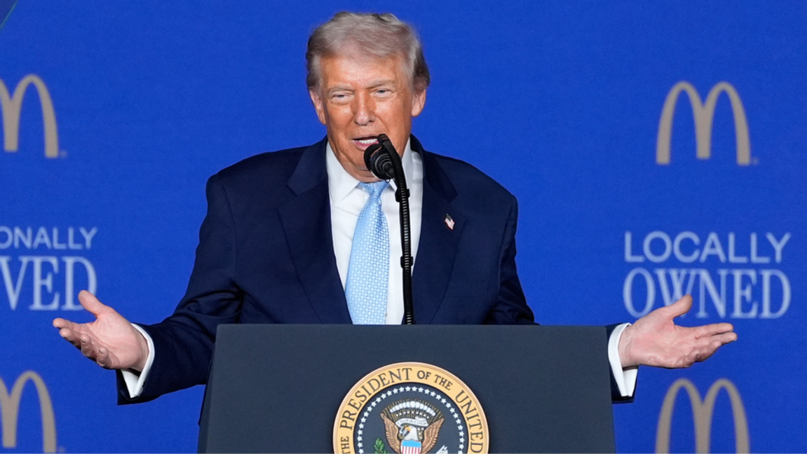 ”Jag älskar […] BBC. [...] Det är ett utmärkt […] bolag. Jag tänker […] inte […] stämma dem. Jag […] ber […] om […] ursäkt för allt. [...] Nu avgår […] jag.” Foto: Alex Brandon/AP/TT