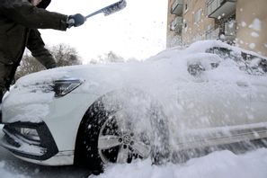 Gula och orangea vädervarningar är utfärdade för snöfall under måndagen och tisdagen i stora delar av landet. Arkivbild. Foto: Janerik Henriksson/TT