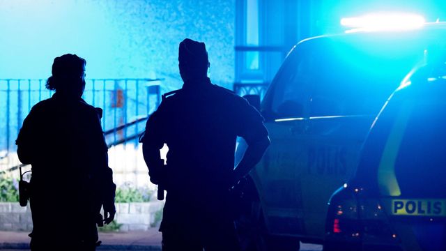 Polisens på plats vid en flerfamiljsfastighet där en detonation skedde i maj i år. Arkivbild. Foto: Johan Nilsson/TT.