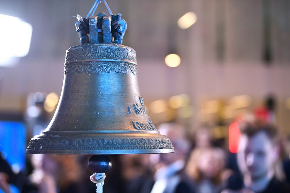Klockan det rings i när ett bolag listas på Nasdaq Stockholm. Arkivbild. Jakob Åkersten Brodén/TT