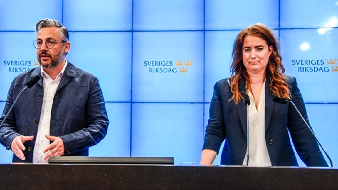 Muharrem Demirok och Emma Wiesner skärper tonen. Foto: Lars Schröder/TT