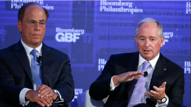Larry Fink (Blackrock) och Stephen Schwarzman (Blackstone) leder två finansimperier som nu konkurrerar alltmer på varandras områden. Foto: TT