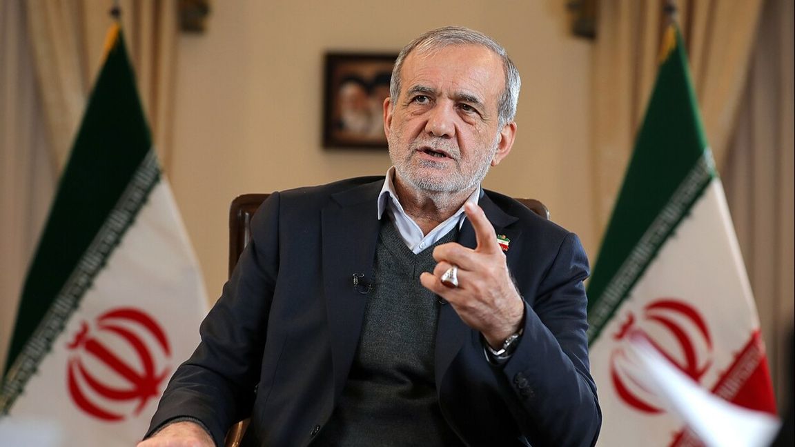 Enligt uppgifter har president Masoud Pezeshkian begärt att bli entledigad. Foto: khamenei.ir (CC BY 4.0)