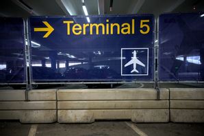 Migrationsverket bedömer att fler personer med utvisningsbeslut väntas lämna Sverige. Arkivbild. Janerik Henriksson/TT