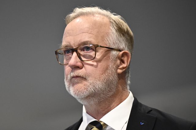 Liberalernas partiledare Johan Pehrson fördömer attacken mot partiets kontor i Eskilstuna. Arkivbild. Christine Olsson/TT