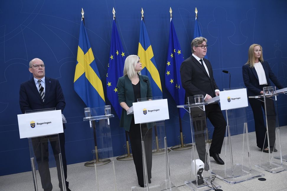 Justitieminister Gunnar Strömmer, jämställdhets- och arbetslivsminister Paulina Brandberg (L), Katja Nyberg (SD) och Ingemar Kihlström (KD). Foto: Jakob Åkersten Brodén/TT