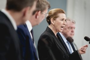 Mette Frederiksen presenterade regeringens nya förslag under en pressträff på fredagen. Foto: Liselotte Sabroe/Scanpix Denmark/TT