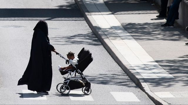 Fler börjar studera men färre slutför studierna. Genrebild. Foto: Fredrik Sandberg/TT