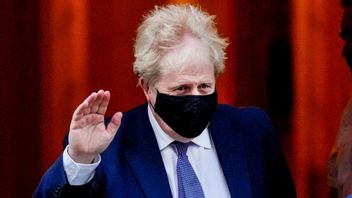 Boris Johnson i blåsväder – igen. Foto: Frank Augstein/AP