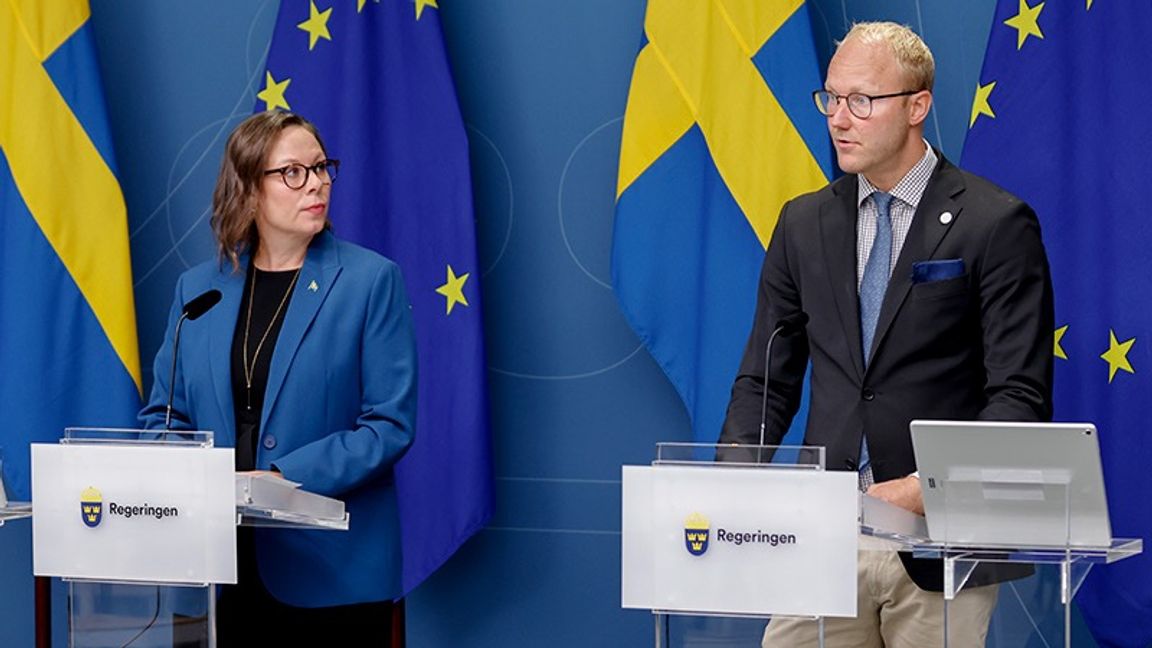  Migrationsminister Maria Malmer Stenergard (M) och Sverigedemokraternas migrationspolitiske talesperson Ludvig Aspling (SD). Foto: Caisa Rasmusssen / TT /