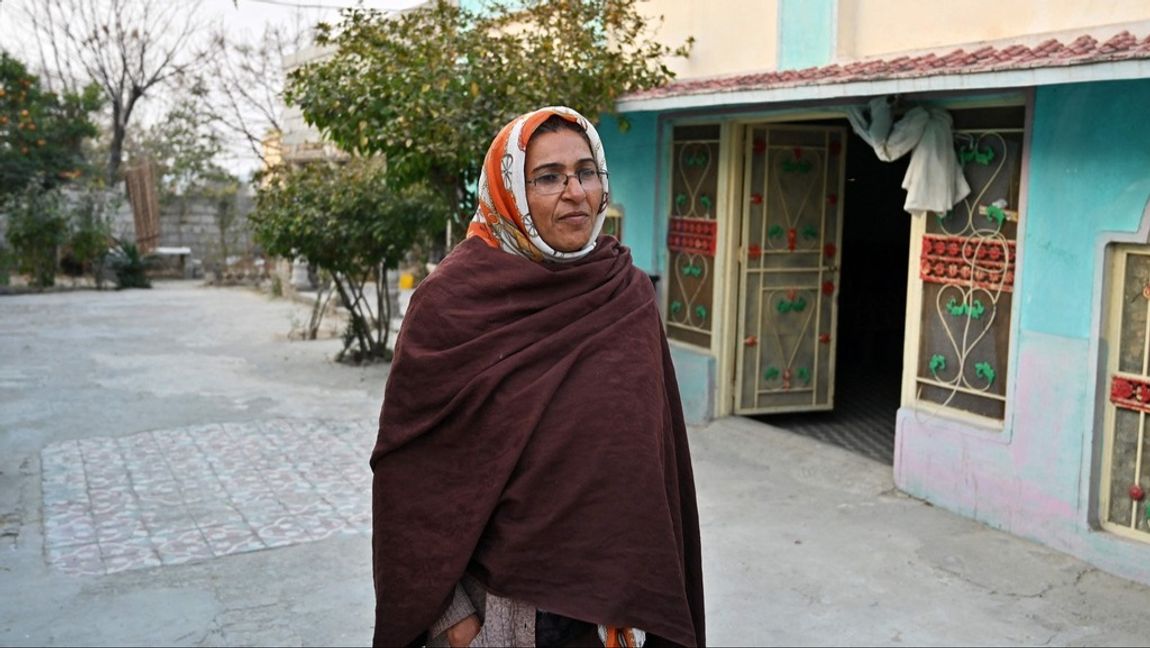 Den pakistanska aktivisten Robina Kausir arrangerade bussresor för att skjutsa kvinnor till vallokaler i valet 2018. På torsdag, när pakistanierna återigen går till val, planerar hon samma sak igen. Foto: FAROOQ NAEEM/AFP/TT