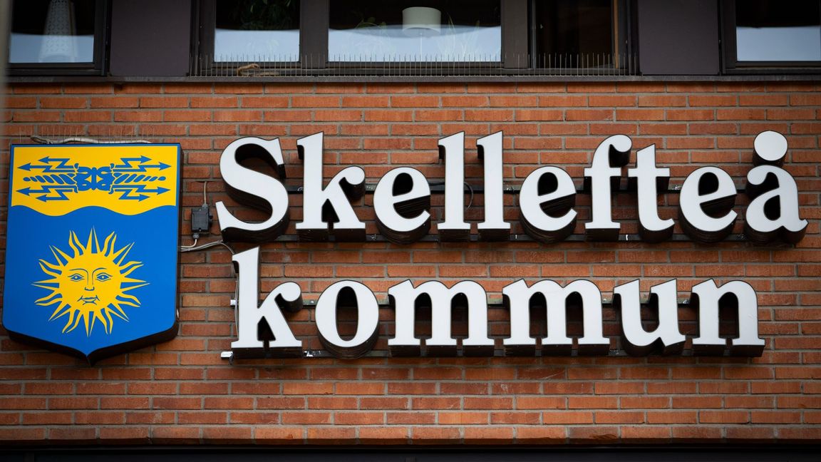 Skellefteå kommunhus. En extern utredning har avslöjat systematiska brister i kommunens hantering av familjehemsplaceringar för barn och unga. Foto: Pontus Lundahl/TT