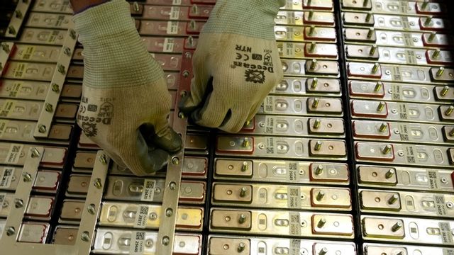 Storvarsel på elbilsbatteritillverkaren Novo Energy. Arkivbild Aijaz Rahi AP/TT