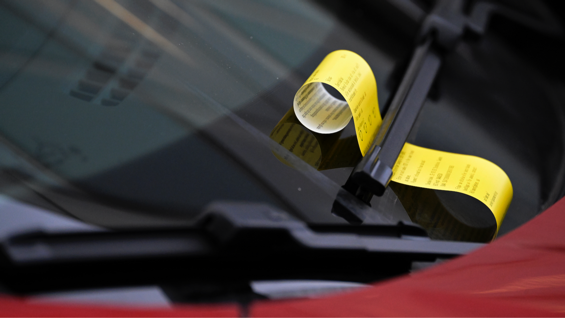 Genrebild. Boende i Enskededalen fick oväntat varningar för parkering på egna uppfarter, trots att de parkerat där i årtionden. Foto: Janerik Henriksson/TT