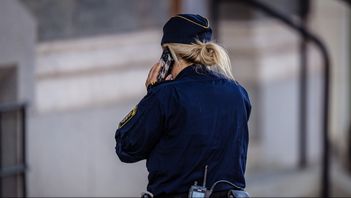 Polisen är på plats i centrala Kristinehamn och undersöker ett misstänkt allvarligt brott. Arkivbild. Foto: Magnus Lejhall/TT