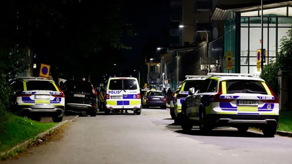 Två män har avlidit efter att ha hittats skottskadade vid ett bostadshus i Tensta i nordvästra Stockholm. Foto: Stefan Jerrevång/TT