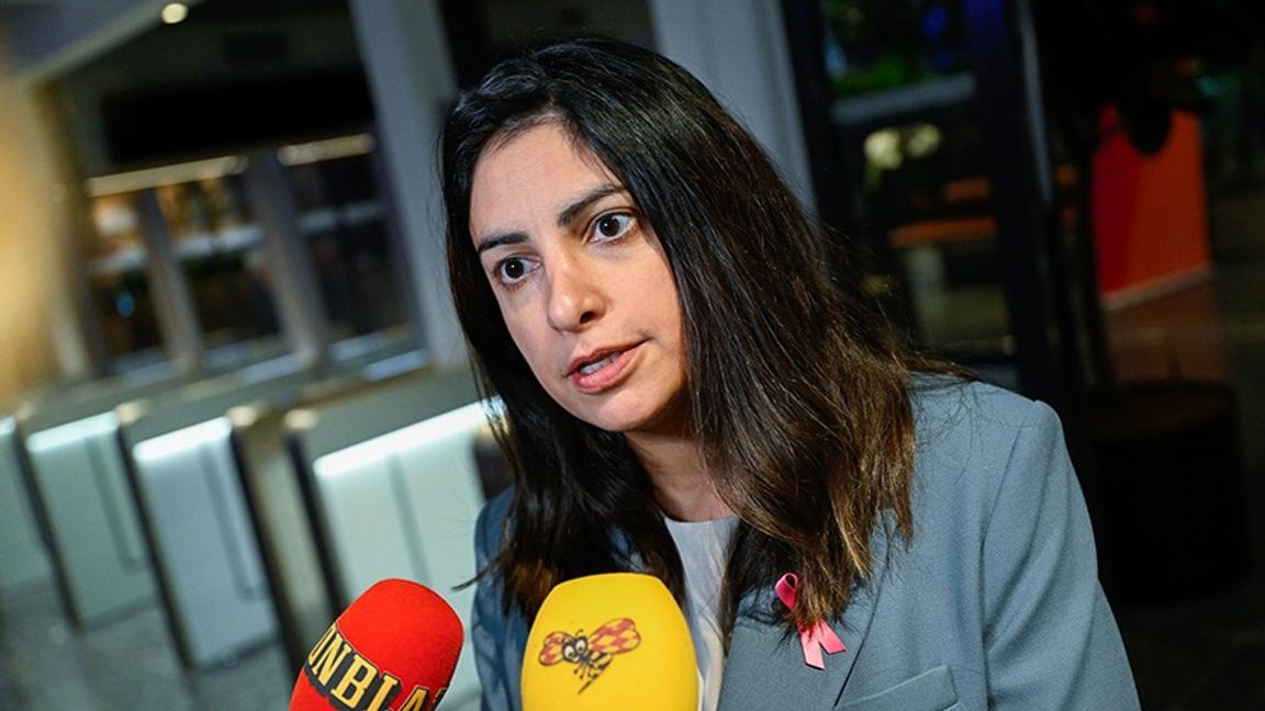 Nooshi Dadgostar inför söndagens partiledardebatt. Foto: Pontus Lundahl/TT