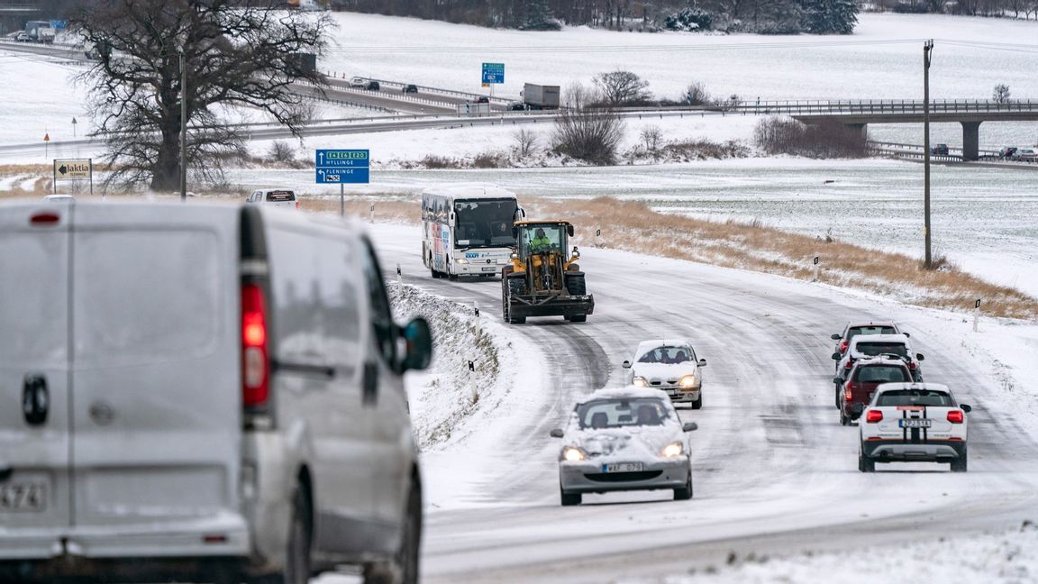 SMHI varnar för ishalka på vägarna i södra Sverige under fredagsmorgonen. Genrebild. Foto: Johan Nilsson/TT