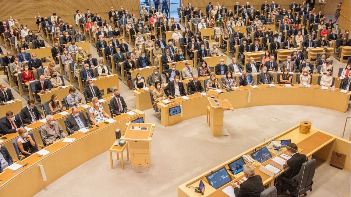 Riksdagen tillåter nu 349 ledamöter i kammaren och det finns heller ingen rekommendation om munskydd. Arkivbild. Foto: Gusaf Månsson/SvD/TT