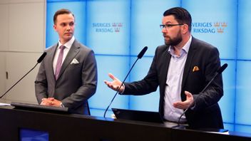 Sverigedemokraternas partiledare Jimmie Åkesson, tillsammans med partiets rättspolitiske talesperson Tobias Andersson, presenterade i dag sitt åtgärdspaket. Foto: Stefan Jerrevång/TT