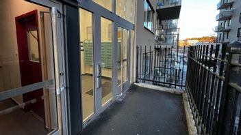 Känd gangsterrappare trolig måltavla vid skottlossningen mot en lägenhetsdörr i Södertälje under onsdagen. Foto: Bulletin