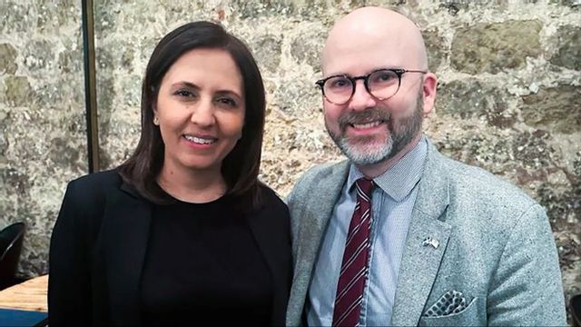 Charlie Weimers under sitt besök 2023 efter Hamas terrorattack. Till vänster vetenskapsministern Gila Gamliel. Foto: Privat